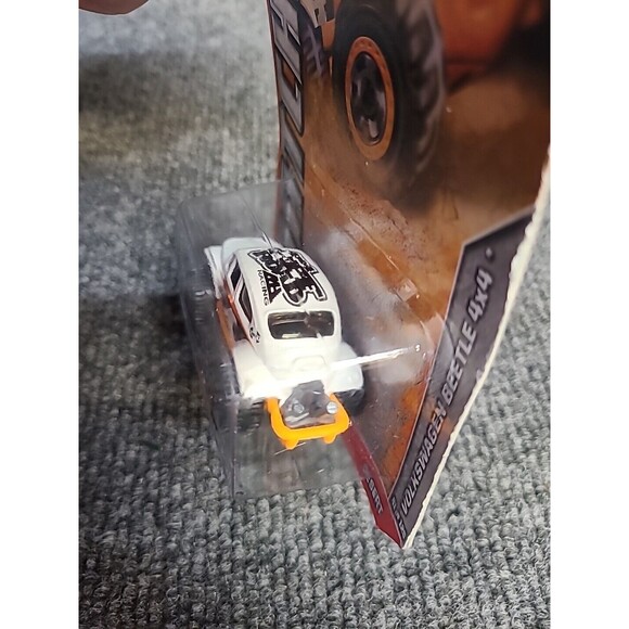 2011 Matchbox Desert Volkswagen Beetle Car 4x4 41 of 120 White NEW - Picture 3 of 4